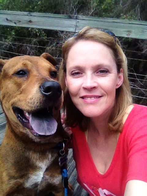 Selfie con perro sonriente